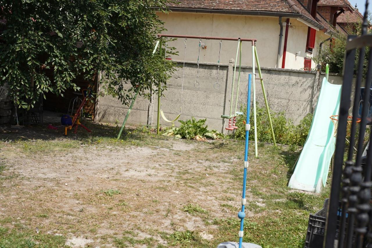 Logement Cosy Avec Stationnement Gratuit Troyes Kültér fotó